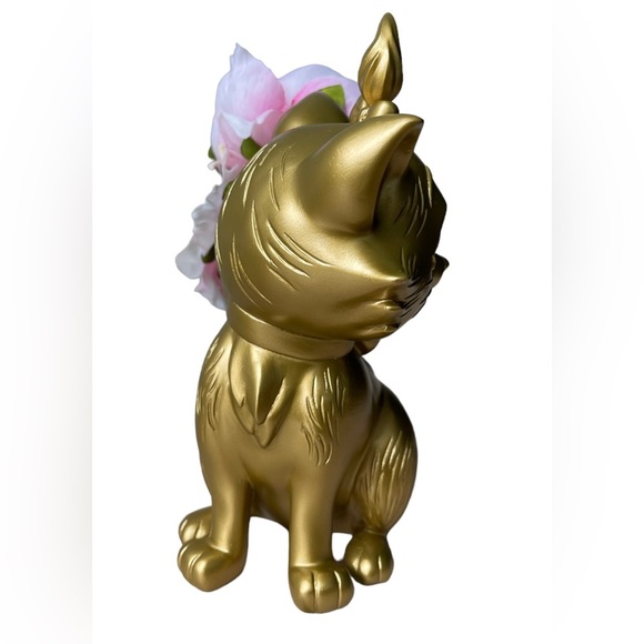 DISNEY PARKS ANN SHEN ARISTOCATS MARIE GOLD STATUE VASE PEONIES - Picture 3 of 6